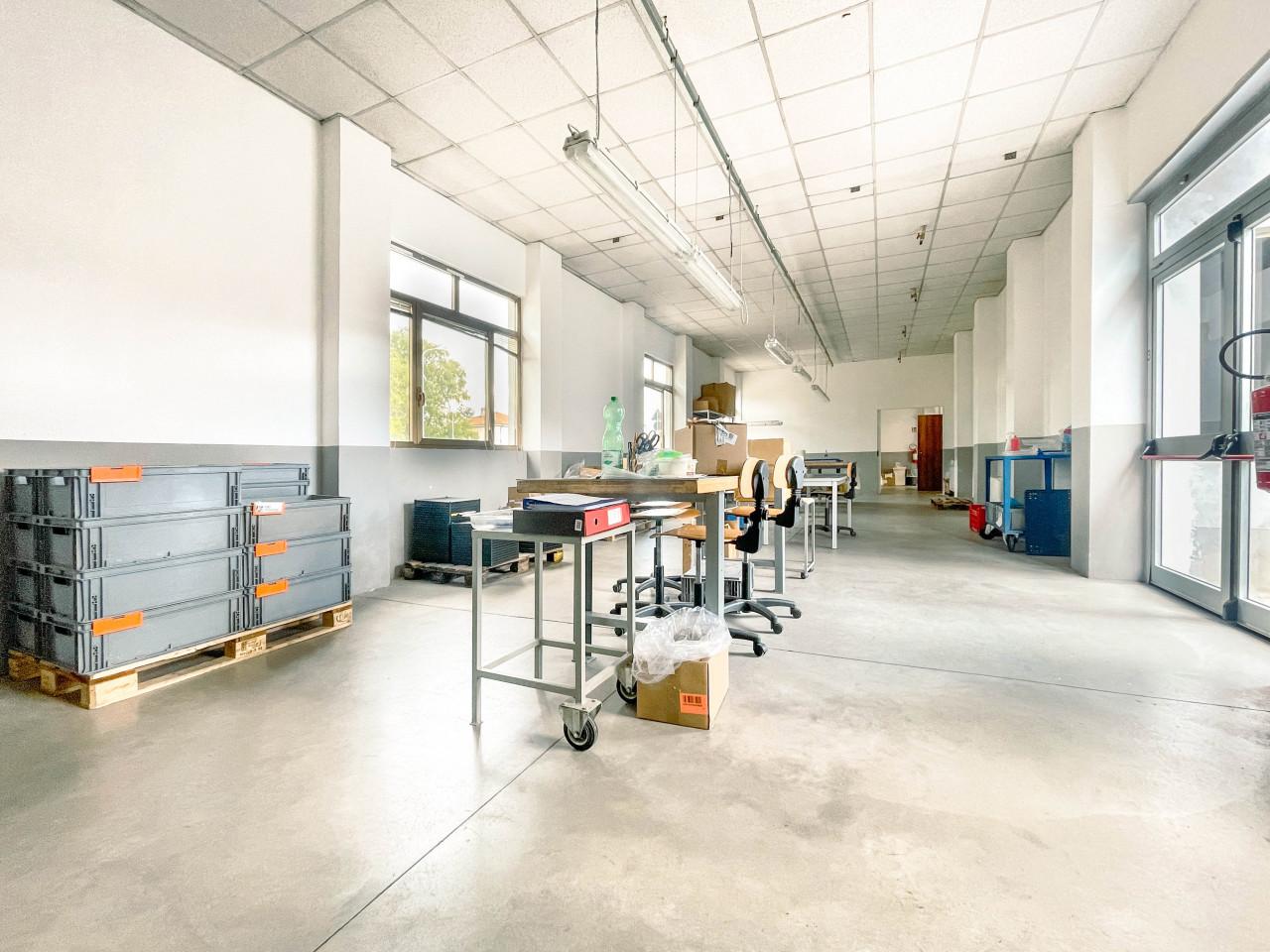 Laboratorio in Via Vecchia per Maggiate 20, Borgomanero, {3} - Foto 2