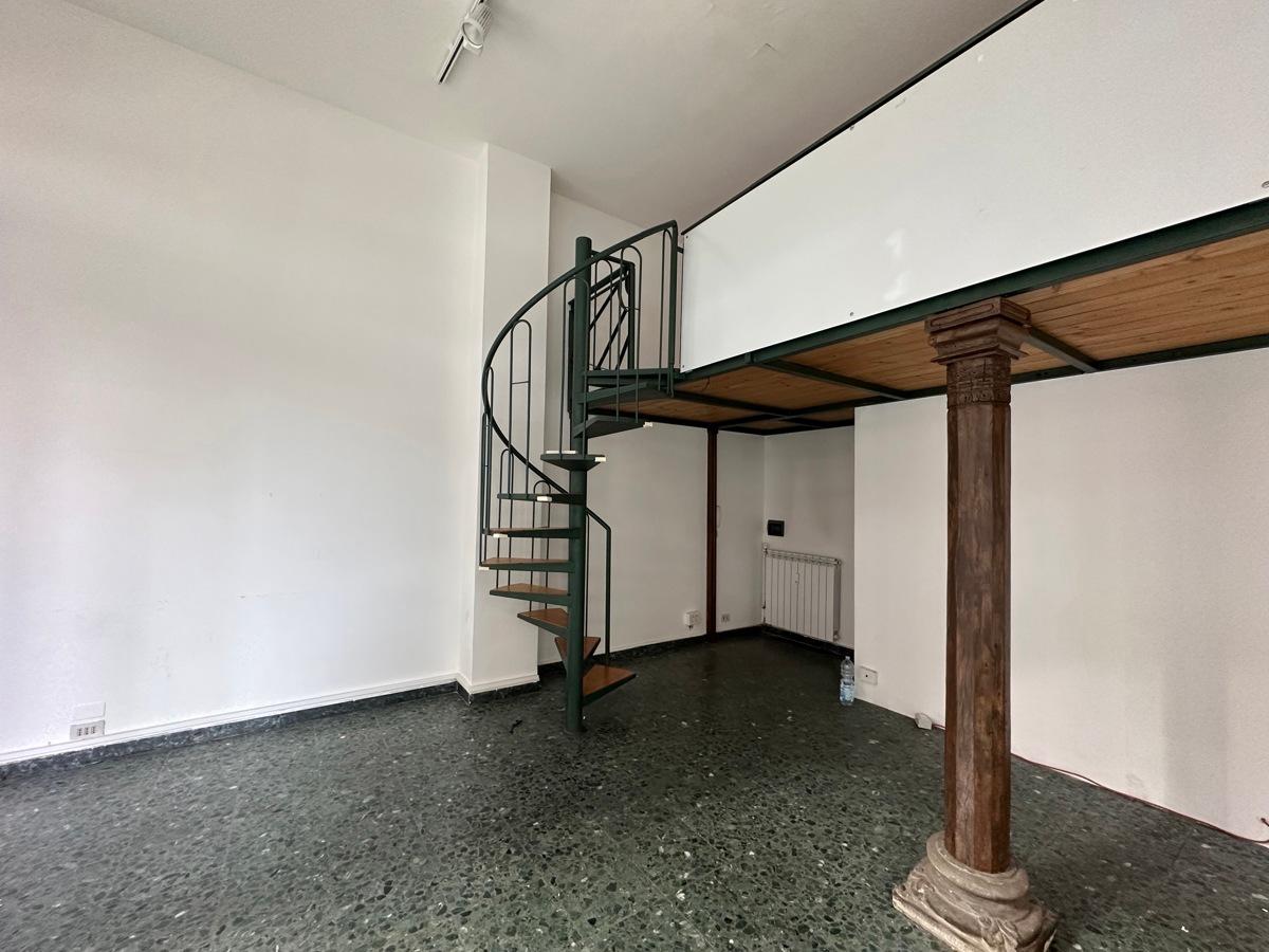 Negozio in Via Paleocapa 1, Arona - Foto 1