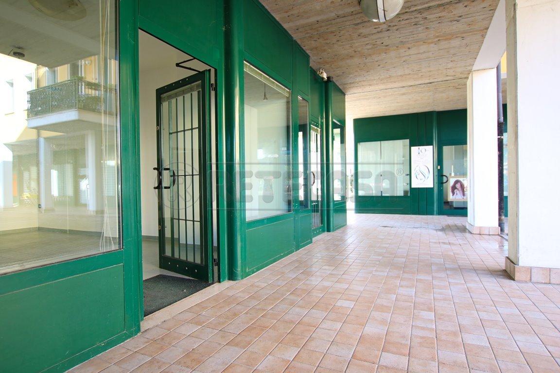 Palazzina commerciale in Via Monte Lungo, Arcugnano, {3} - Foto 2