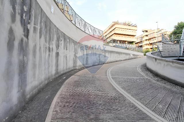 Garage or car box in Via Umberto Saba 21, Roma - Photo 1