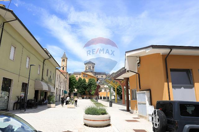 Geschäft in Via Benedetto Croce, Avezzano - Foto 1