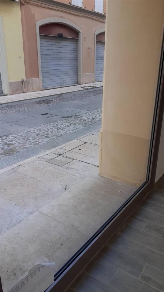 Negozio in , Mirandola, {3} - Foto 2