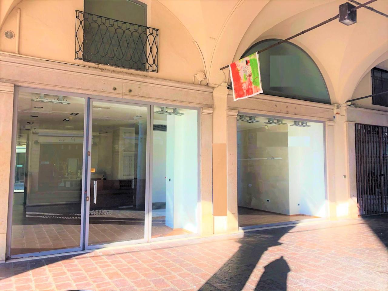 Negozio in , Mantova, {3} - Foto 2
