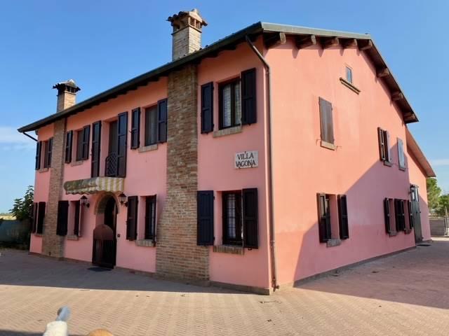 Villa in vendita a Mirandola