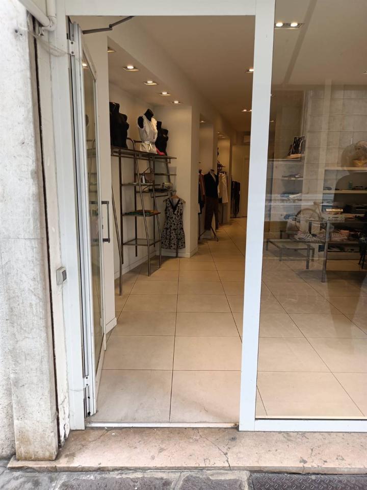 Negozio in , Mantova, {3} - Foto 1