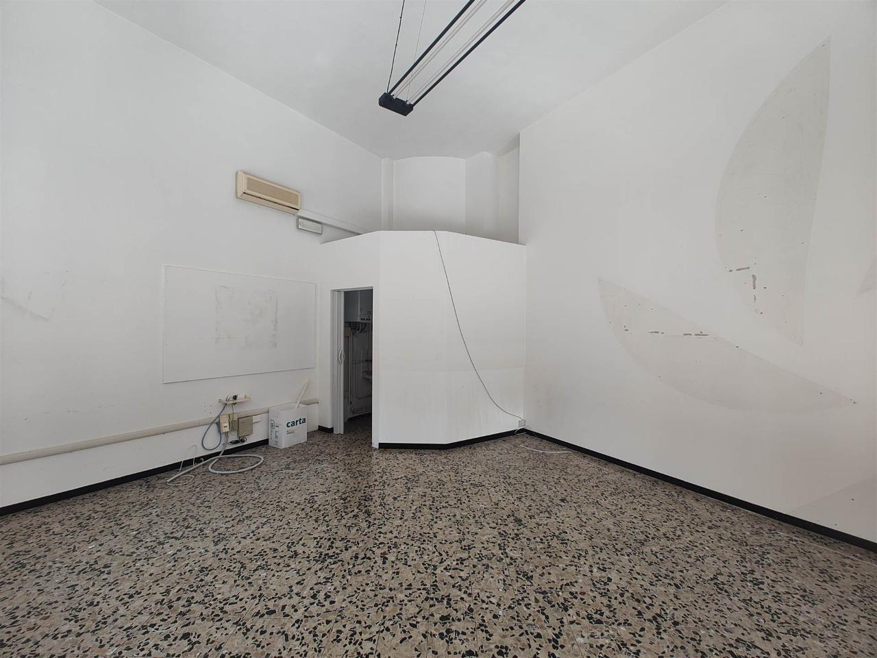 Negozio in Viale San Lorenzo, Pegognaga, {3} - Foto 2
