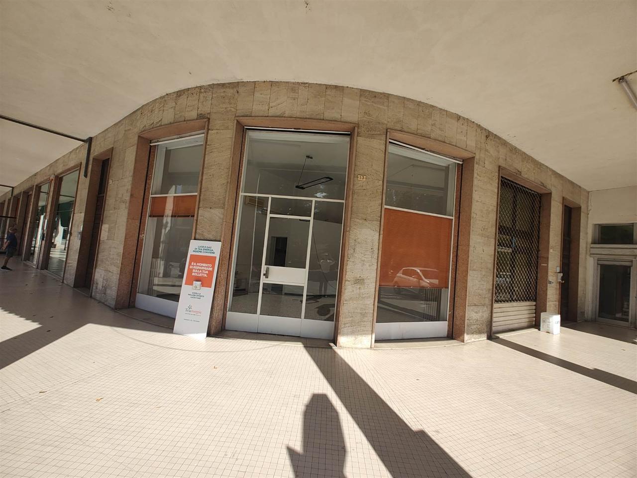 Negozio in Viale San Lorenzo, Pegognaga, {3} - Foto 1