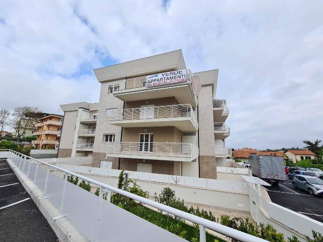 Vierzimmerwohnung in Via Rossano Calabro 42, Grottaferrata - Foto 1