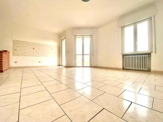 4-room flat in Viale della Resistenza 8, Codogno - Photo 1