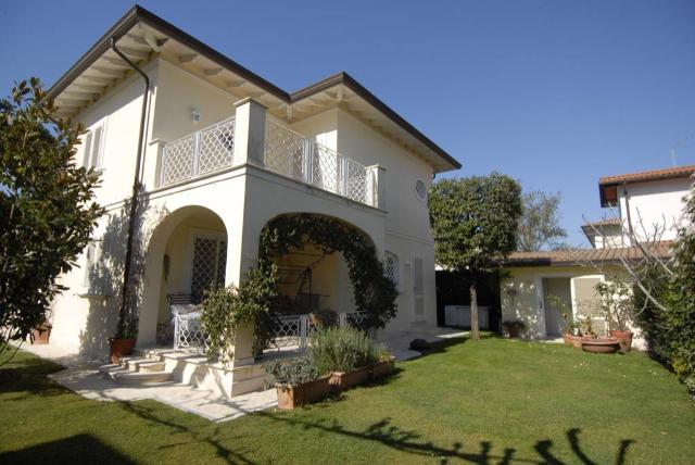 Mansion in Via Amilcare Ponchielli, Forte dei Marmi - Photo 1