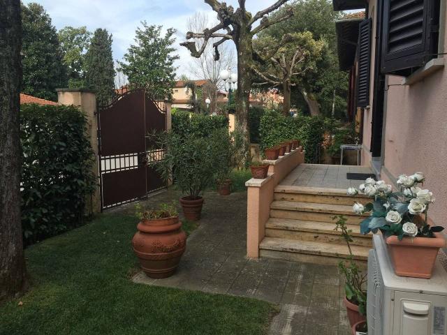 Villa in Via Giosuè Carducci 28, Forte dei Marmi - Foto 1