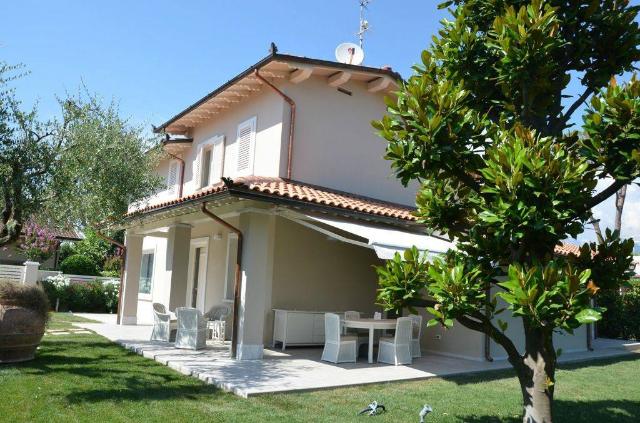 Villa in Via Duca Abruzzi 26, Forte dei Marmi - Foto 1