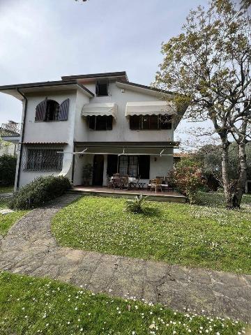 Mansion in Via Duca degli Abruzzi 62a, Forte dei Marmi - Photo 1