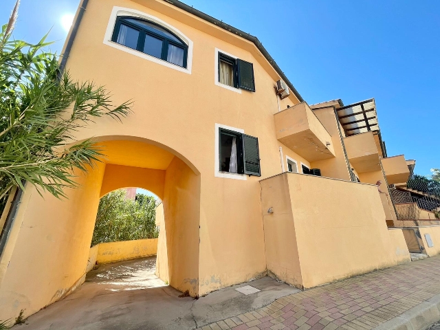 Terraced house in Via Francesco Ornano, La Maddalena - Photo 1