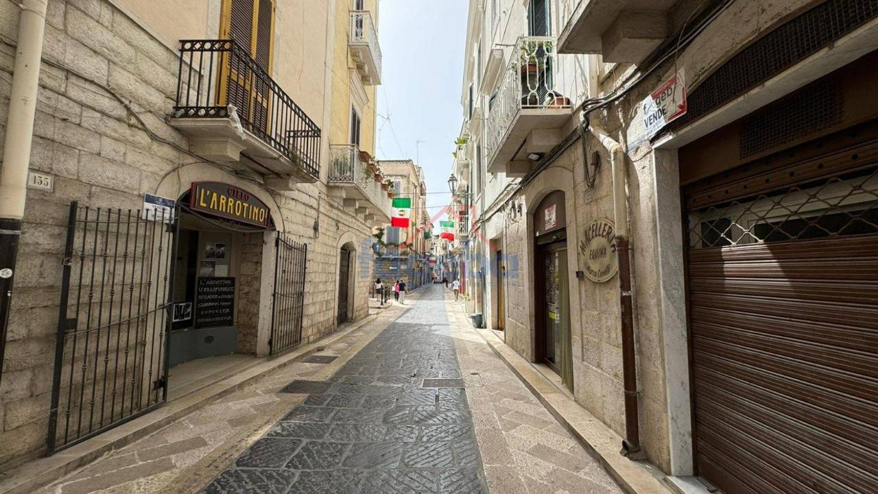 Negozio in Via Mario Pagano 120-122, Trani, {3} - Foto 2