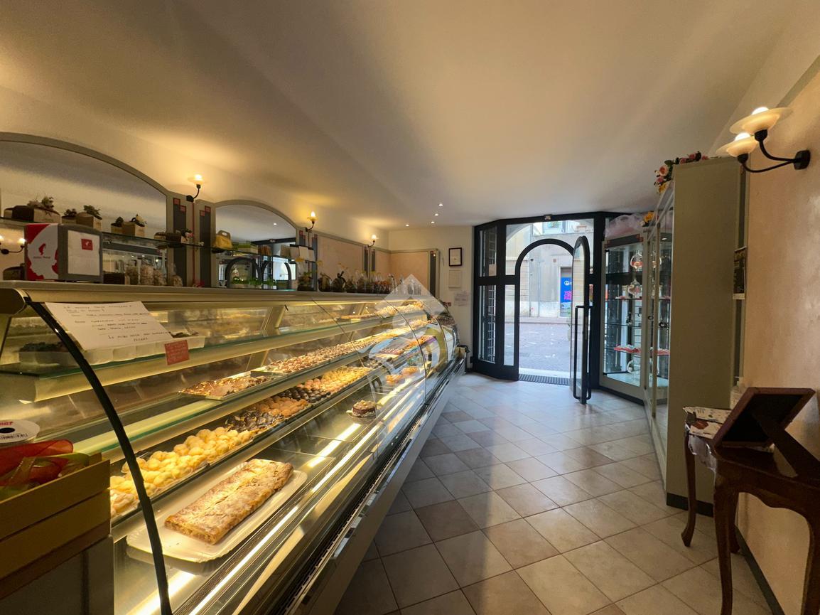 Negozio in Via Gerolamo Tartarotti 14, Rovereto, {3} - Foto 2
