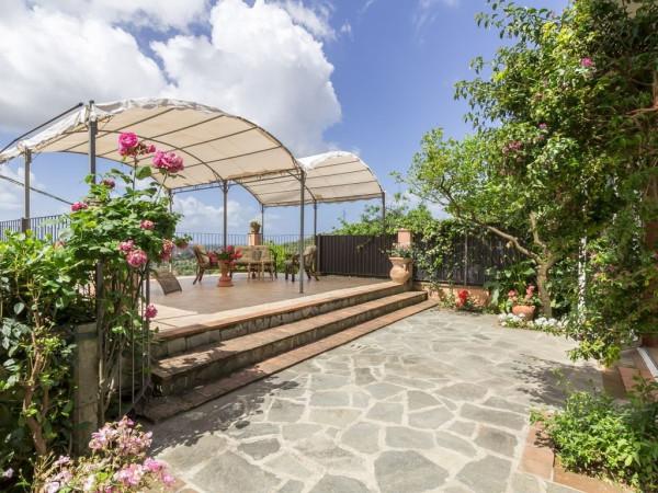 Villa bifamiliare in vendita a Forte Dei Marmi