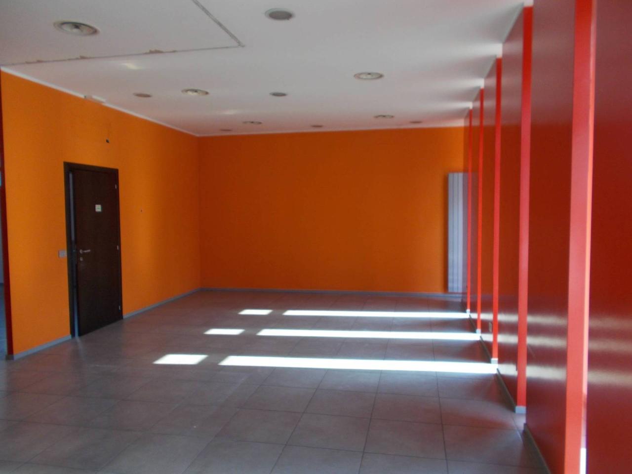 Negozio in Via Longobardica 4, Fara Gera d'Adda, {3} - Foto 1