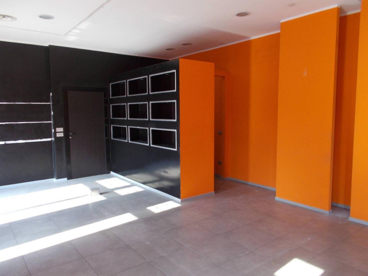 Negozio in Via Longobardica 4, Fara Gera D'Adda, {3} - Foto 1