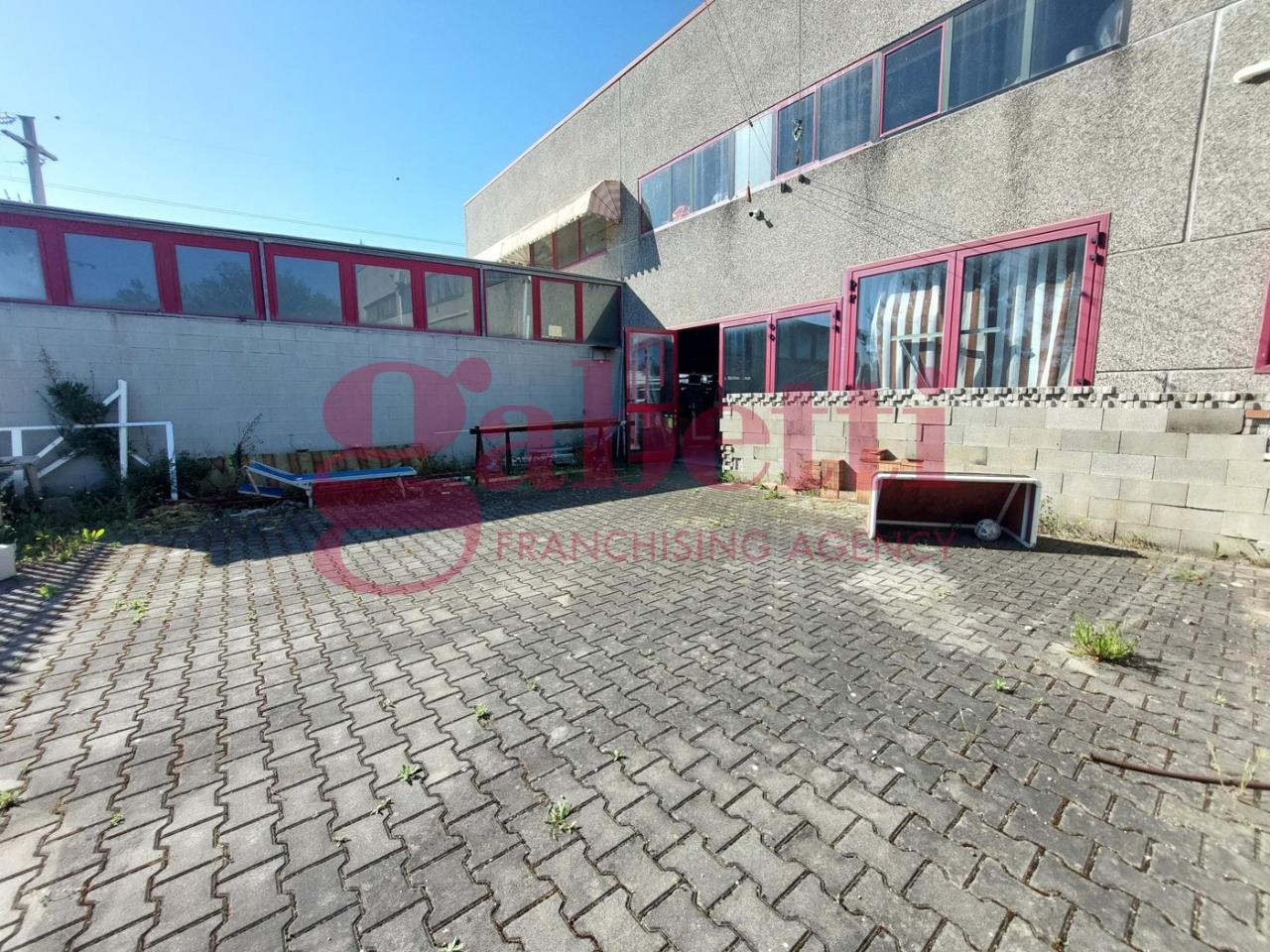 Capannone in Via Umbria  3-7, Collesalvetti, {3} - Foto 1