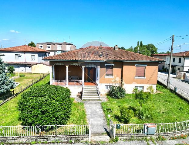 Villa in Via Giuseppe Verdi 25, Quinzano d'Oglio - Foto 1