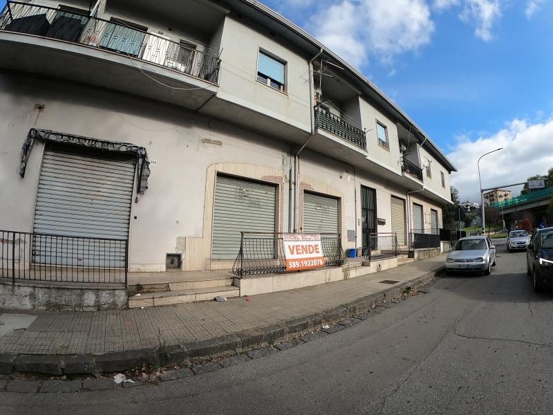 Negozio in Via degli Stadi 100, Cosenza, {3} - Foto 1