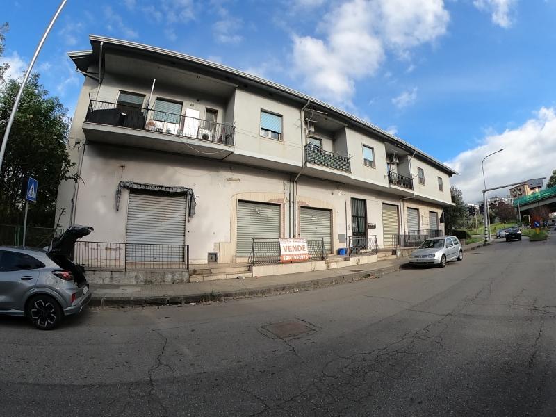 Negozio in Via degli Stadi 100, Cosenza, {3} - Foto 2