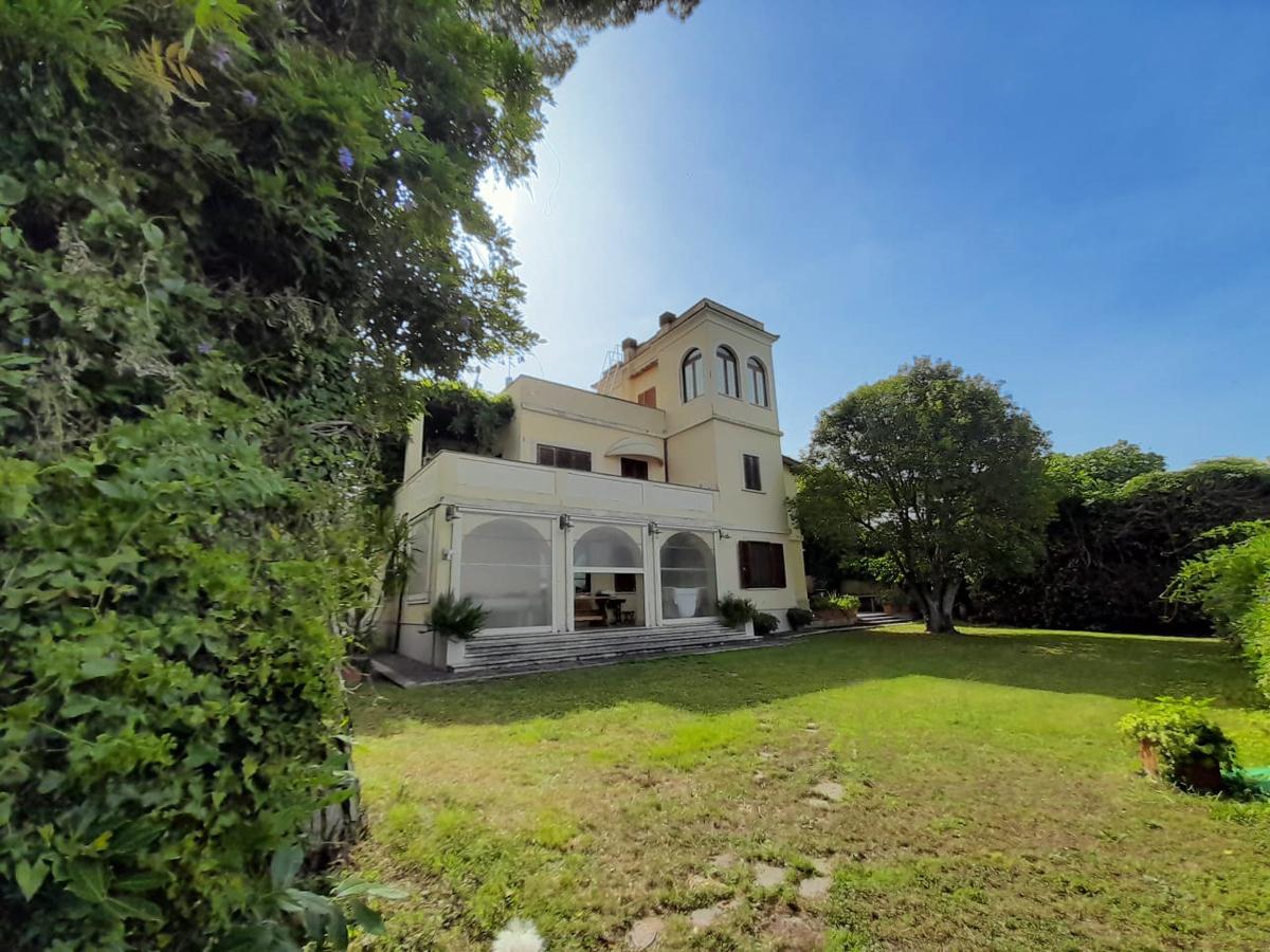 Villa in vendita a Bracciano