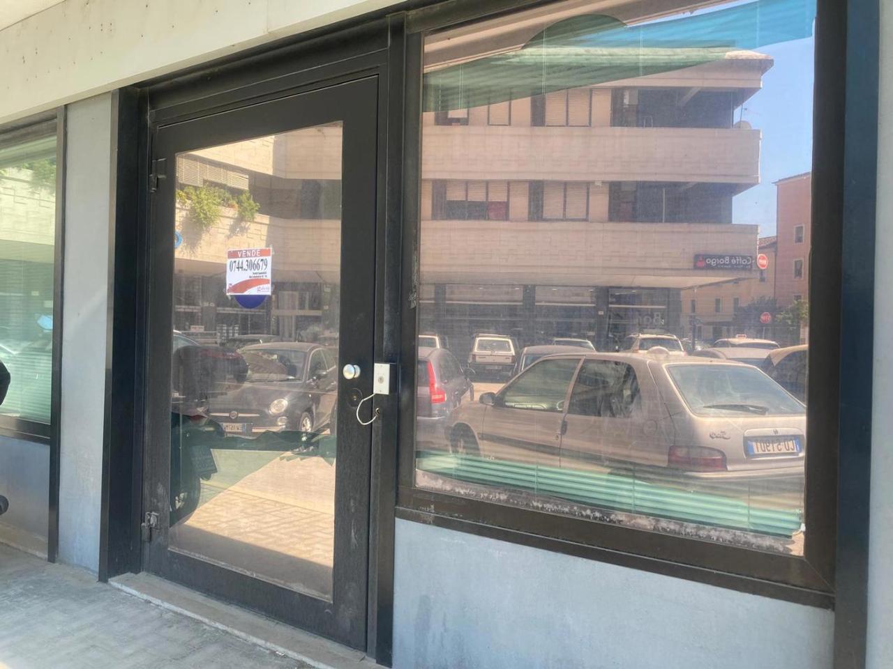 Negozio in Via Curio Dentato 23, Terni, {3} - Foto 2