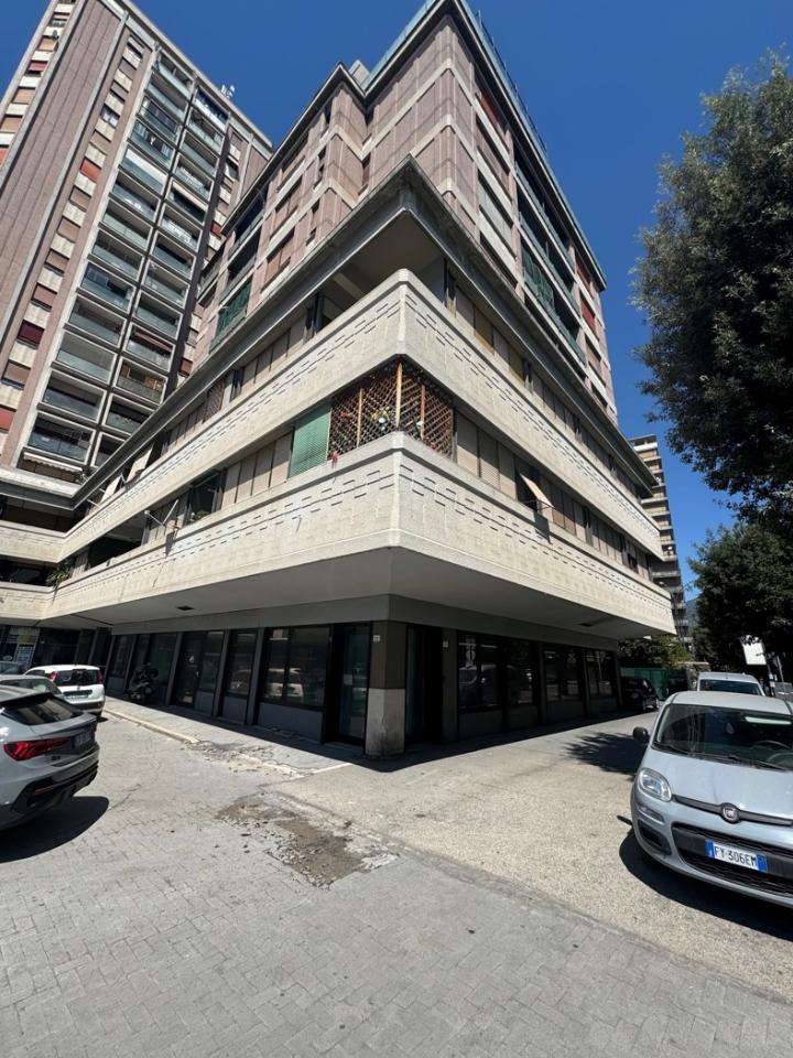 Negozio in Via Curio Dentato 23, Terni, {3} - Foto 1