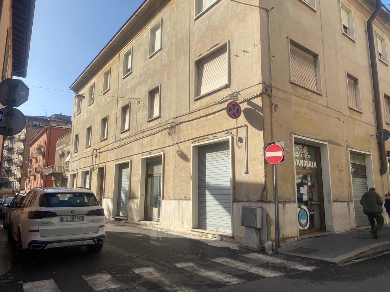 Negozio in Via del Serra, Attualmente Locato ., Terni, {3} - Foto 1