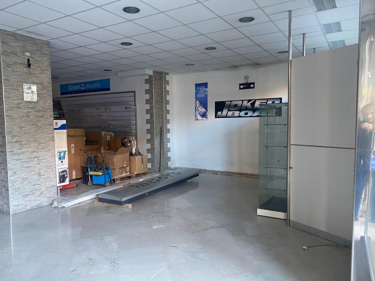 Negozio in Via Francesco Crispi 114, Palermo, {3} - Foto 2