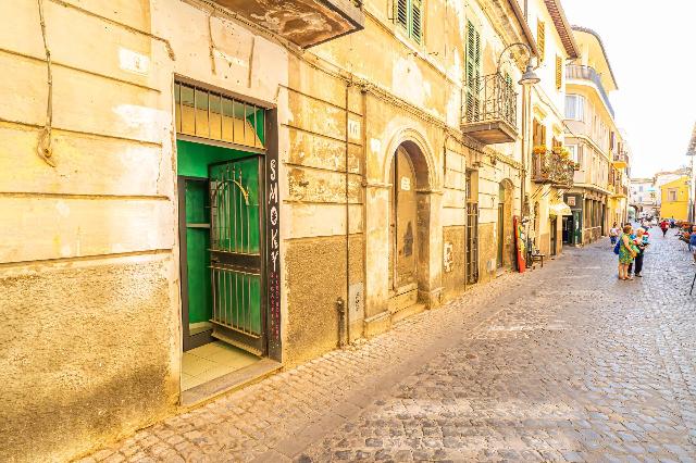 Shop in Via Garibaldi, Tarquinia - Photo 1