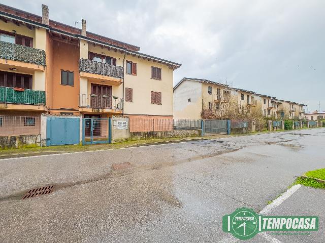 Trilocale in Via Papa Giovanni Paolo II 48, Casaletto Lodigiano - Foto 1