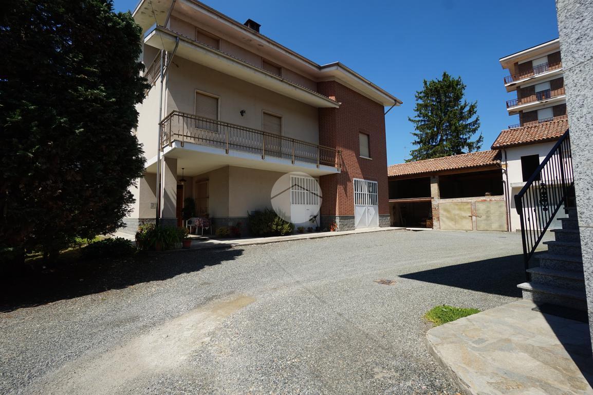 Villa in vendita a Nizza Monferrato