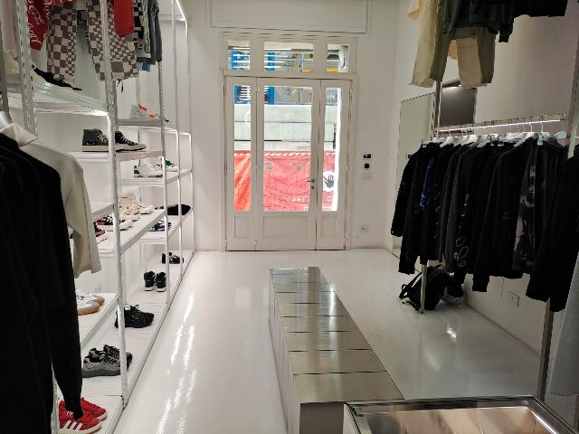 Shop in Via Des Ambrois 1, Torino - Photo 1