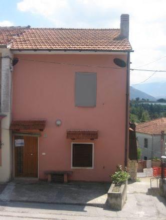 Casa indipendente in vendita a Magliano De' Marsi
