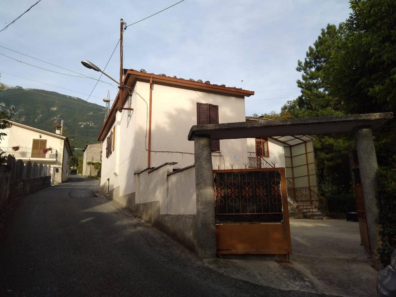 Casa indipendente in vendita a Civitella Roveto