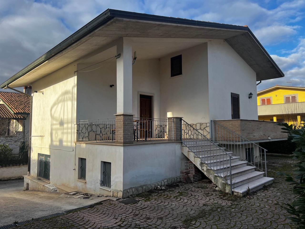 Villa in vendita a Magliano De' Marsi