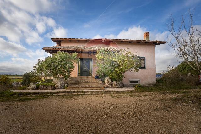 Villa in Strada Nuraghe Isfundadu 5, Olmedo - Foto 1