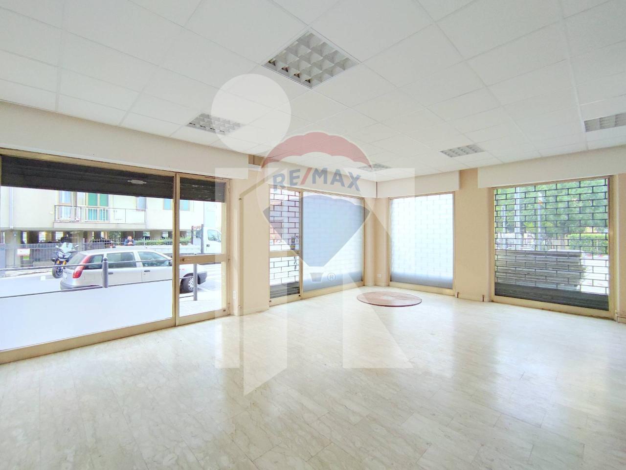 Negozio in , Mantova, {3} - Foto 2