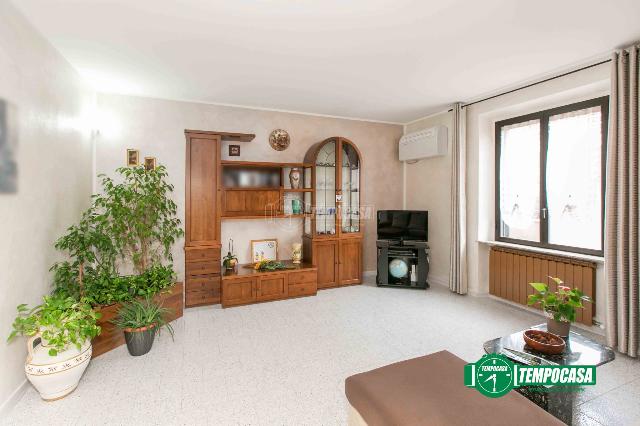 3-room flat in Via Raffaello Sanzio 34, Vanzaghello - Photo 1