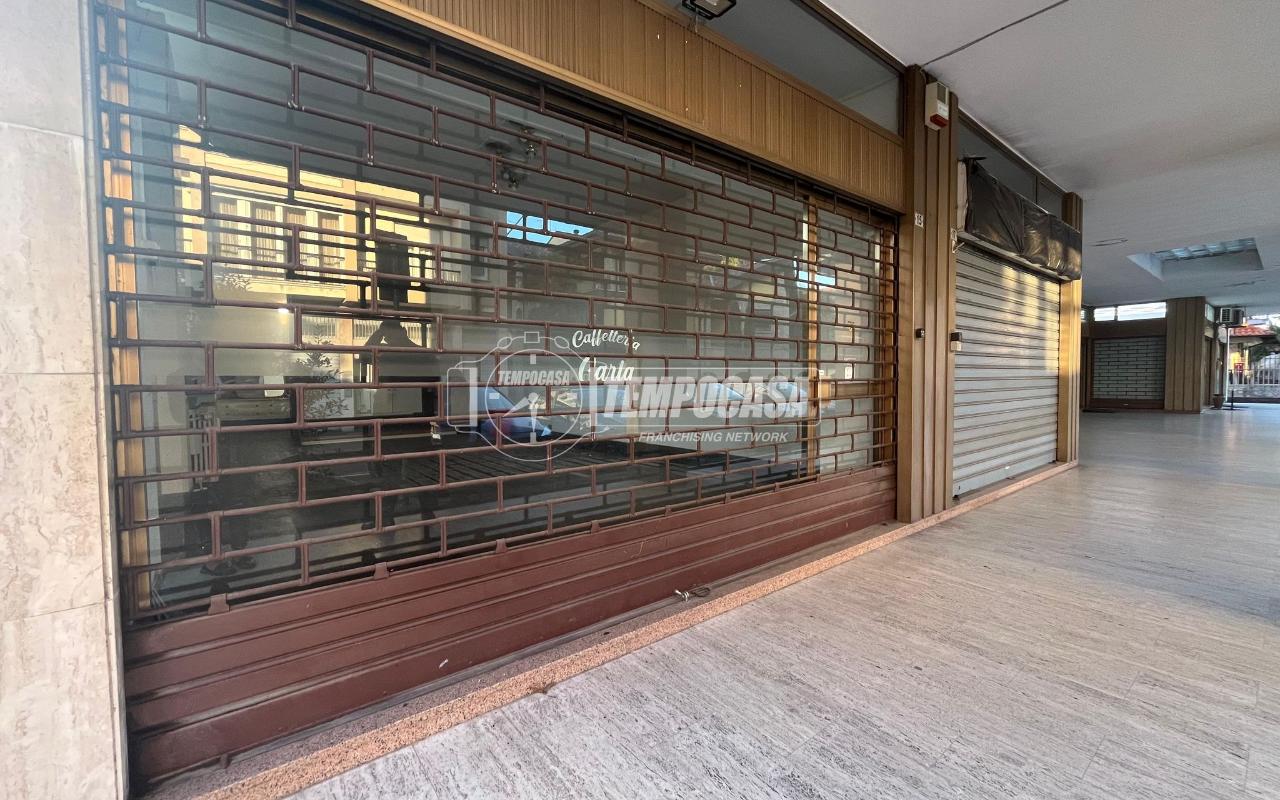 Negozio in Via San Martino 21, Magnago, {3} - Foto 1