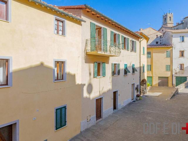 4-room flat in Via Camillo Benso di Cavour, Castelnuovo di Val di Cecina - Photo 1