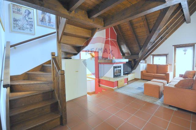 Penthouse in Via Brigata Peimonte 24, Asiago - Photo 1