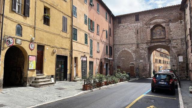 Negozio in Corso Camillo Benso di Cavour, Perugia - Foto 1