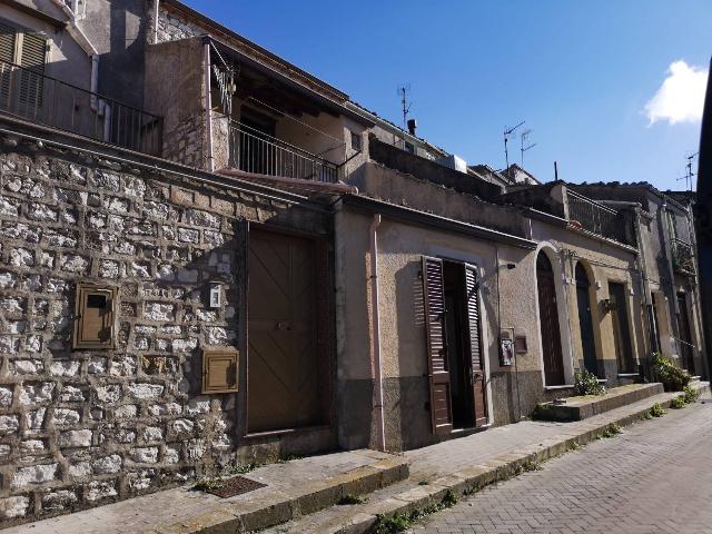 Casa indipendente in Via San Rocco, Chiusa Sclafani - Foto 1