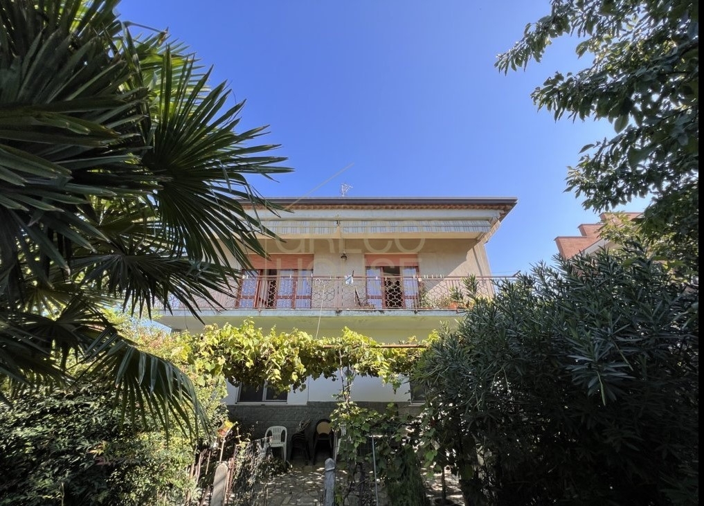 Villa bifamiliare in vendita a Cardano Al Campo