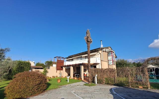 Mansion in Via della Repubblica, Massa - Photo 1