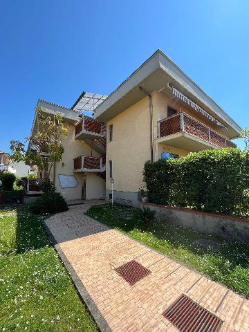 3-room flat in Via Treviso, Massa - Photo 1